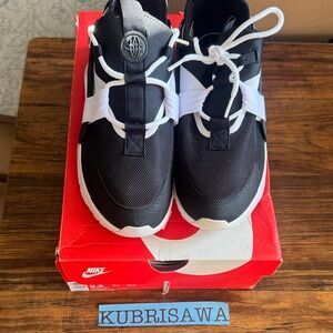 W Nike Air Huarache City Low Sneakers Size 8.5 Black / Black-White Noir Women